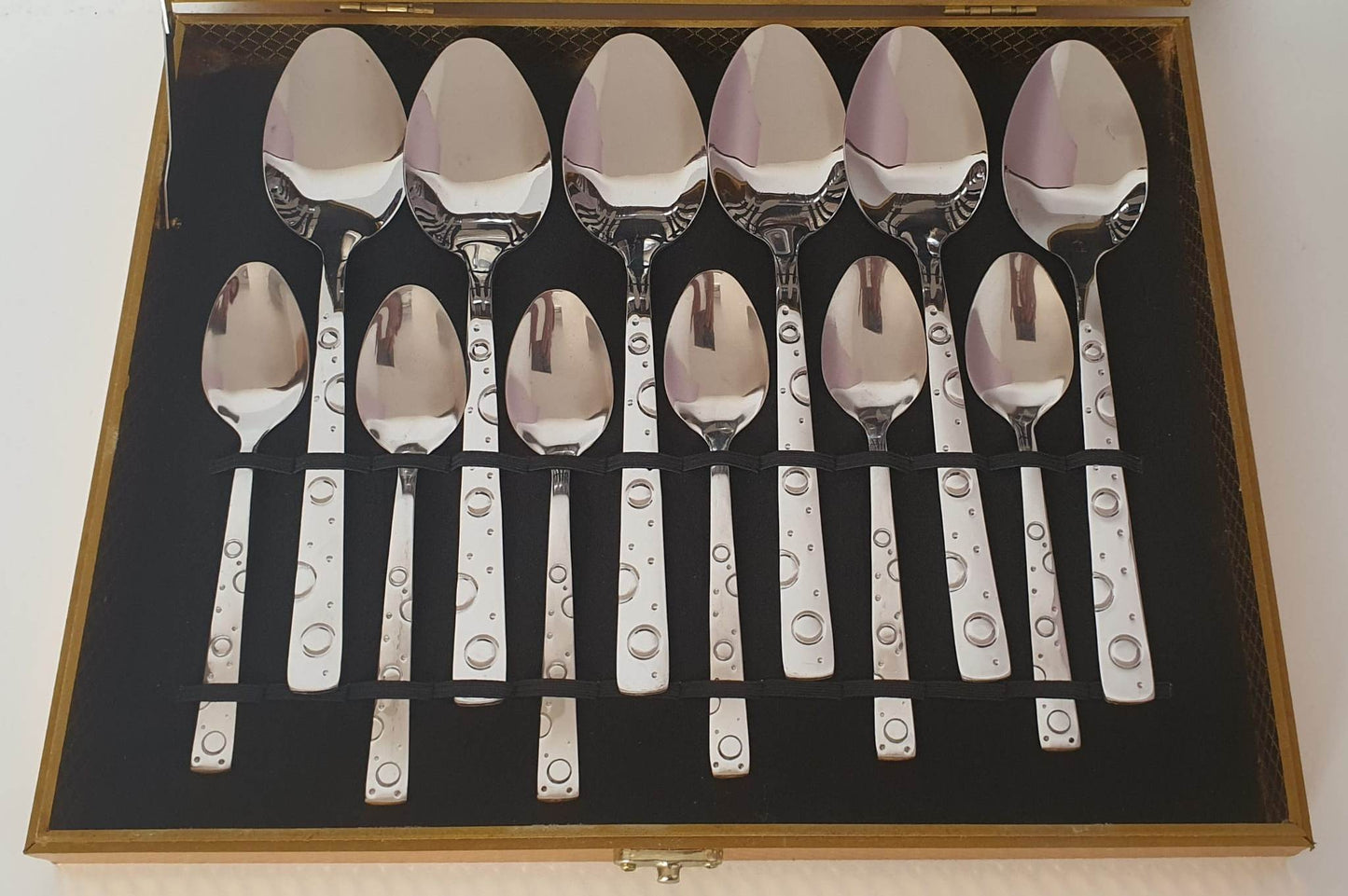 Set tacamuri, 24 piese, Inox, cu diplomat, model cercuri