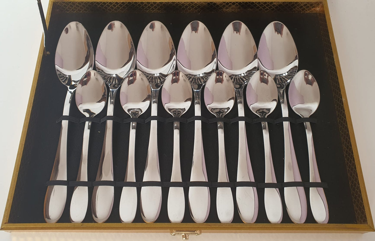 Set tacamuri, 24 piese, Inox, cu diplomat, model simplu